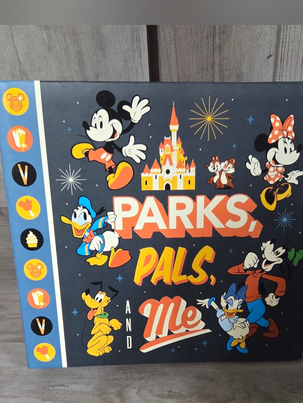Walt Disney World Parks, Pals, and Me 2023 3-Ring Album Blue Open not held photo